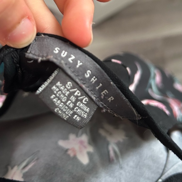 2/$20 - SUZY SHIER Mesh Floral Shirt - Picture 3 of 3